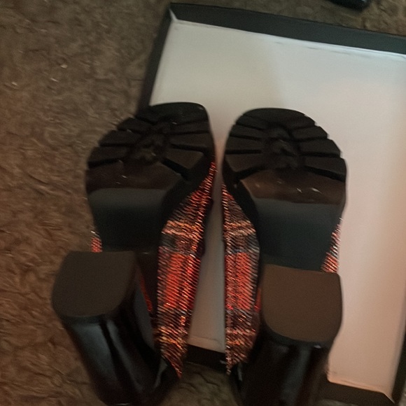 Shoes - Picture 3 of 4